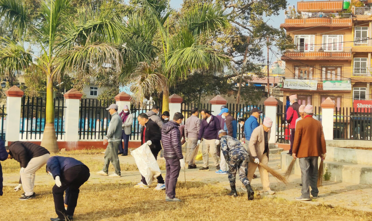 सहिद दिवसका अवसरमा ज्येष्ठ नागरिक पार्क सरसफाई