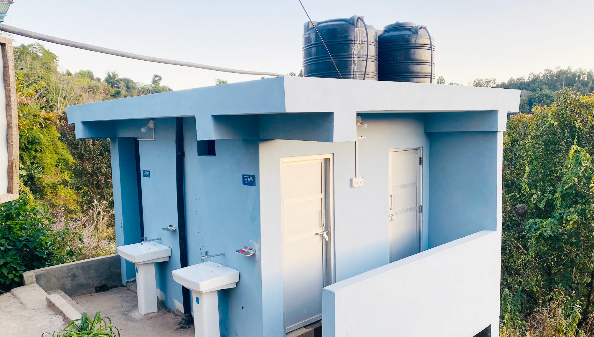 देवगिरको सार्वजनिक शौचालय : जहाँ समुदायले पालो बाँडेर दैनिक सफा गर्छन्