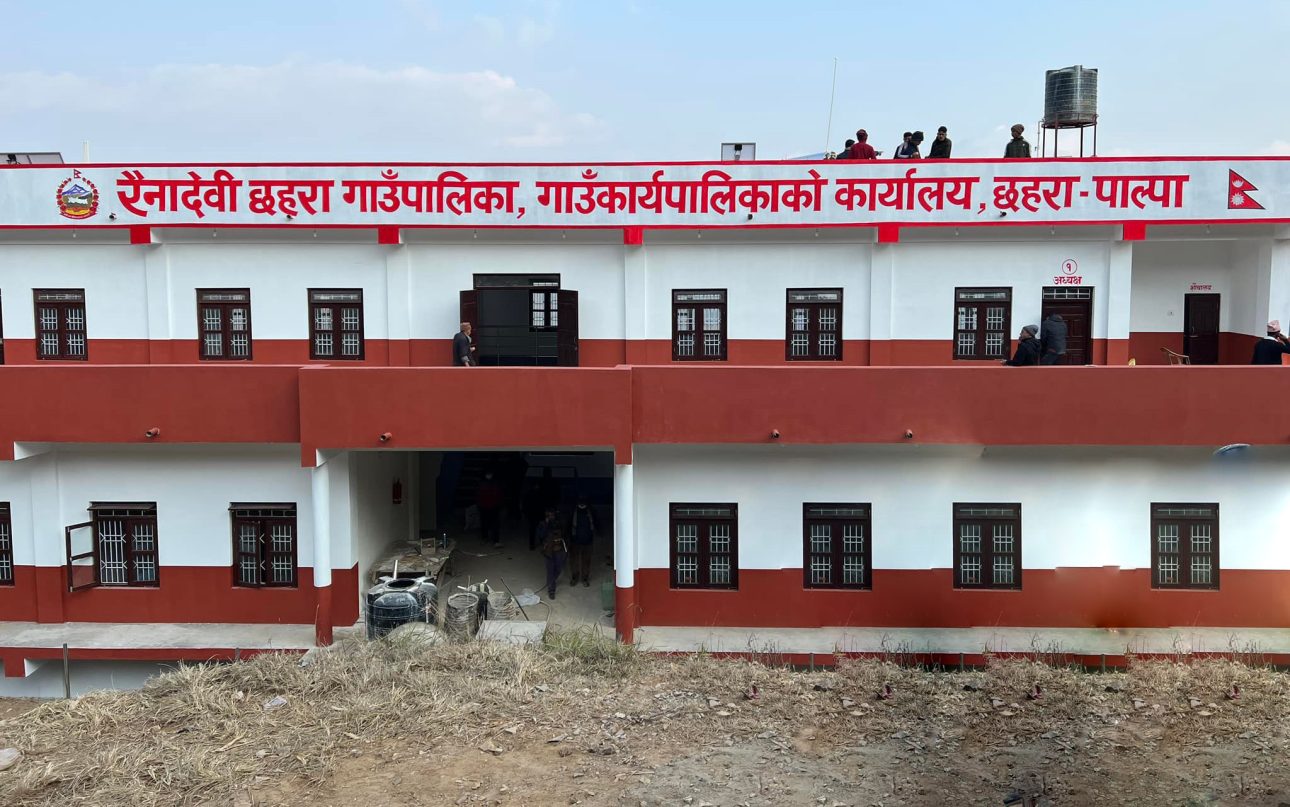 रैनादेवी छहराले कार्यविधि मिचेर सार्वजनिक सुनुवाइ गर्दै