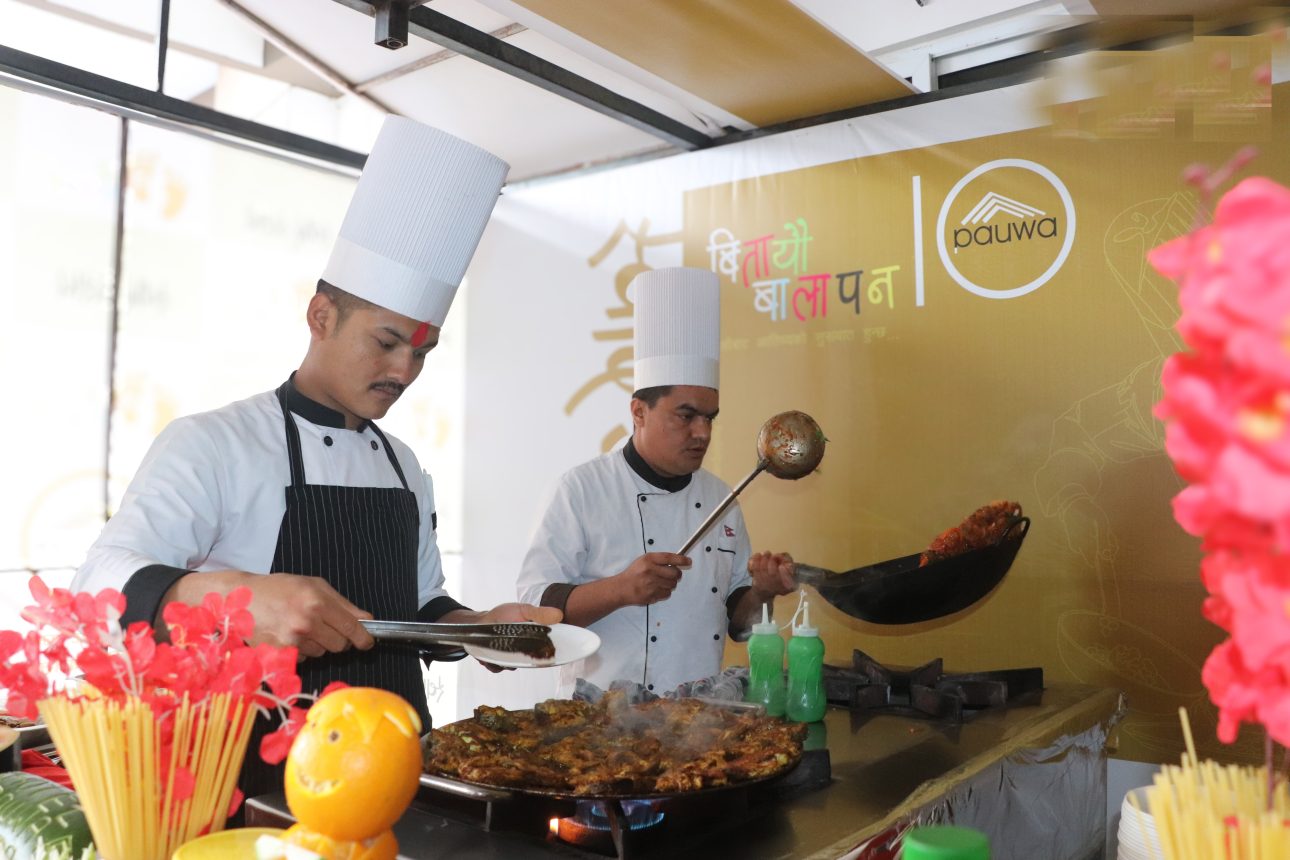 होटल पौवा पाल्पाको ‘स्वाद उत्सव’ मा १५ सय बढीले लिए निःशुल्क स्वाद